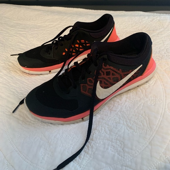 Nike Shoes - Nike 2014 Running Sneakers